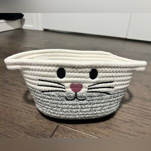 Cute Cat Face Woven Basket